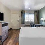 Econo Lodge Portland Airport