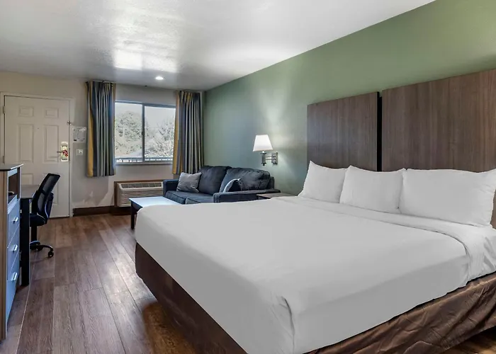 Econo Lodge Portland Airport