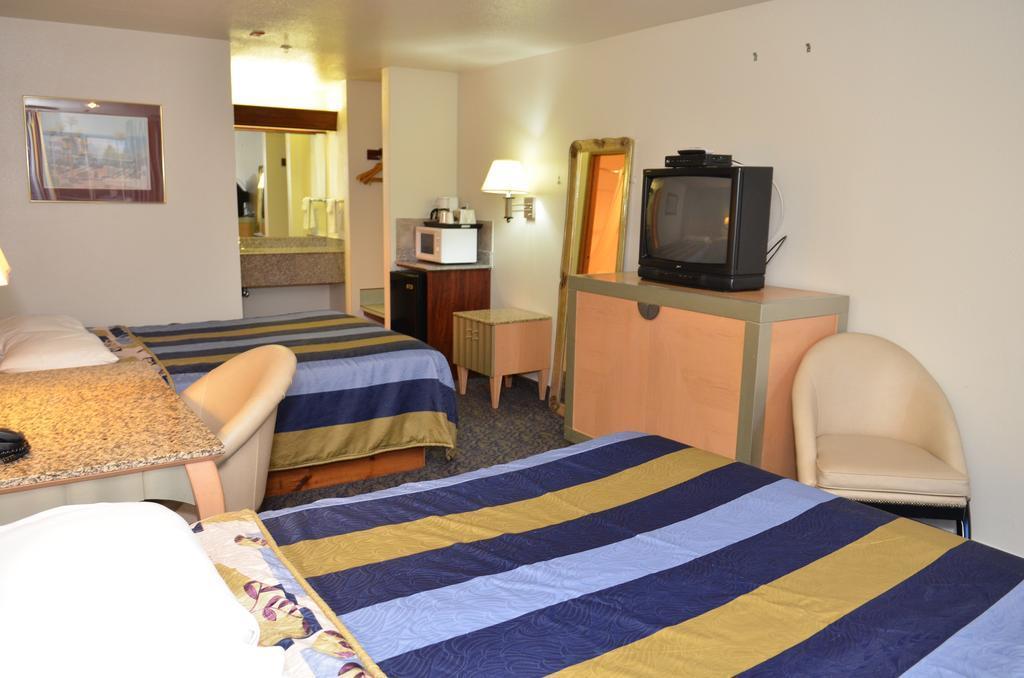 Econo Airport Lodge