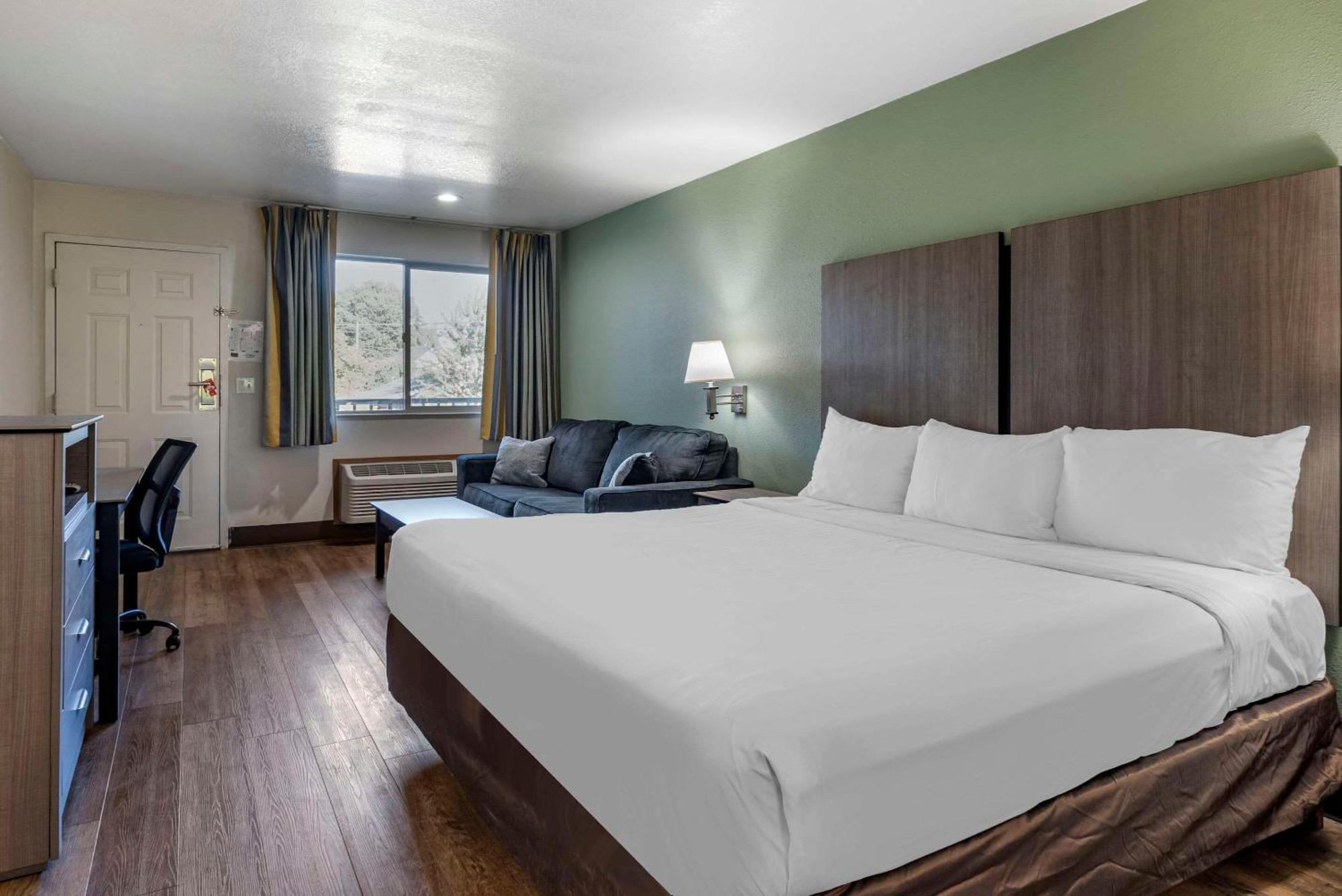 Lodge Econo Airport Portland